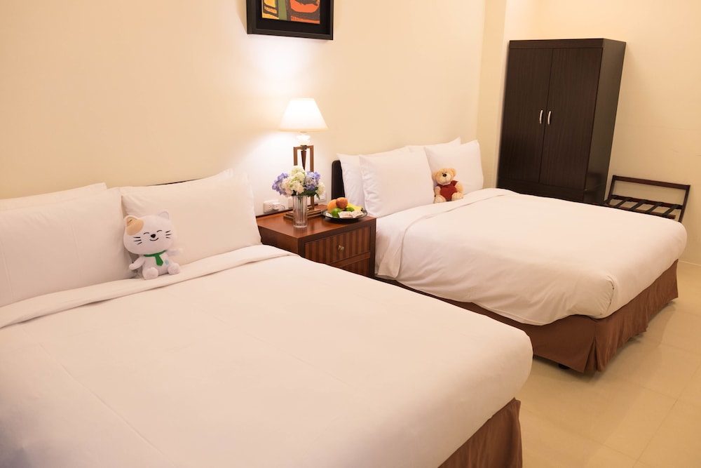 Basic Double Room, 2 Queen Beds, Mountain View photo 1
