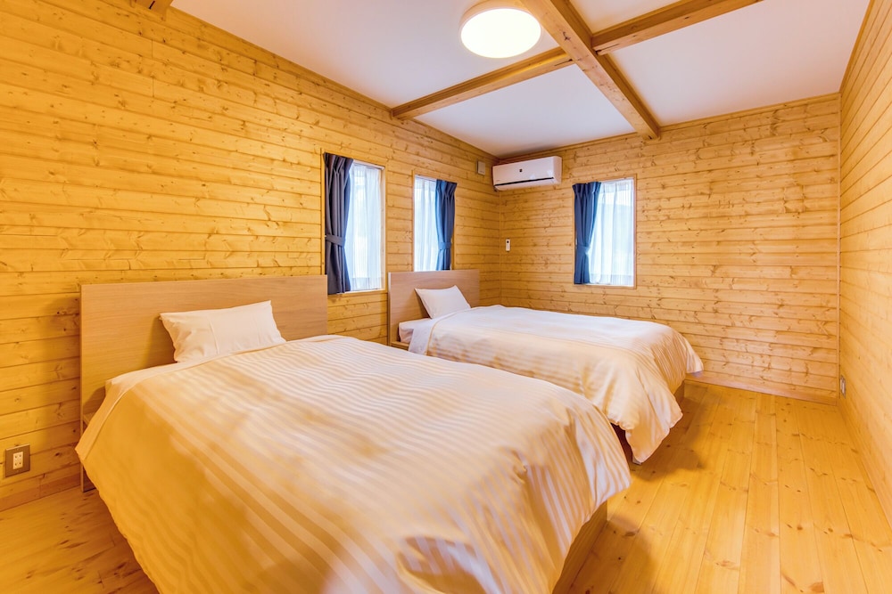 Goat Hill Cottage(Check-in at Log House Reception) photo 2