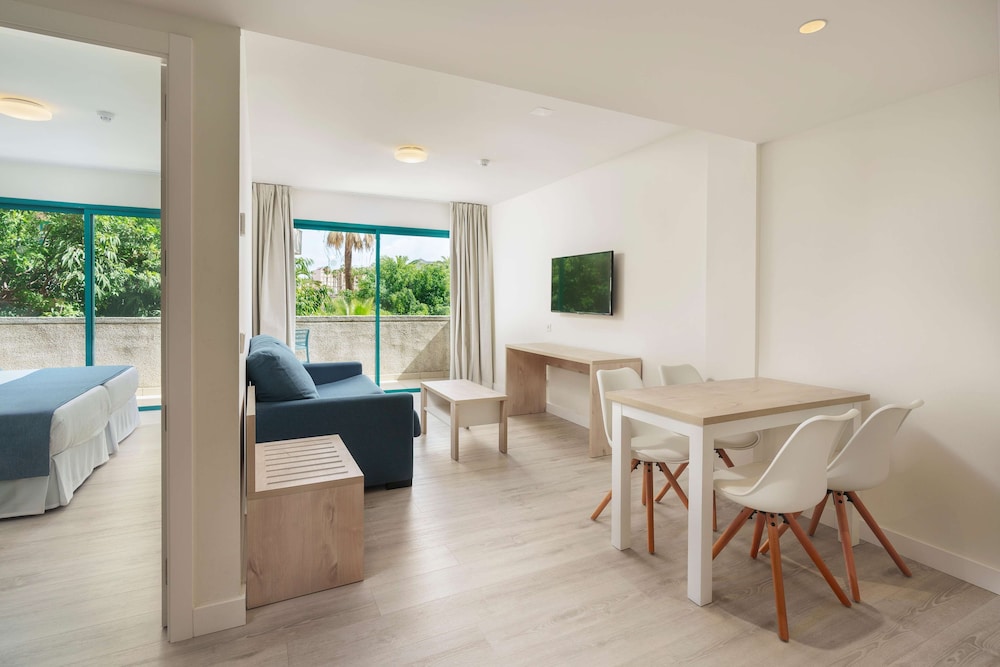 Suite (2 Adults)