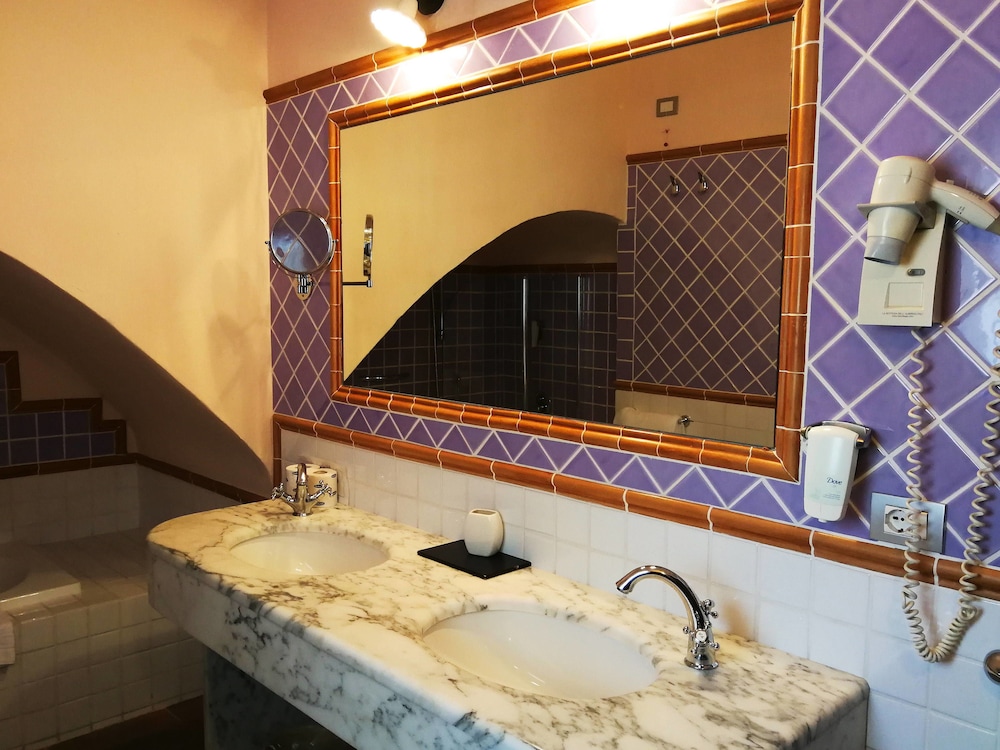 Double Room - Photo 13