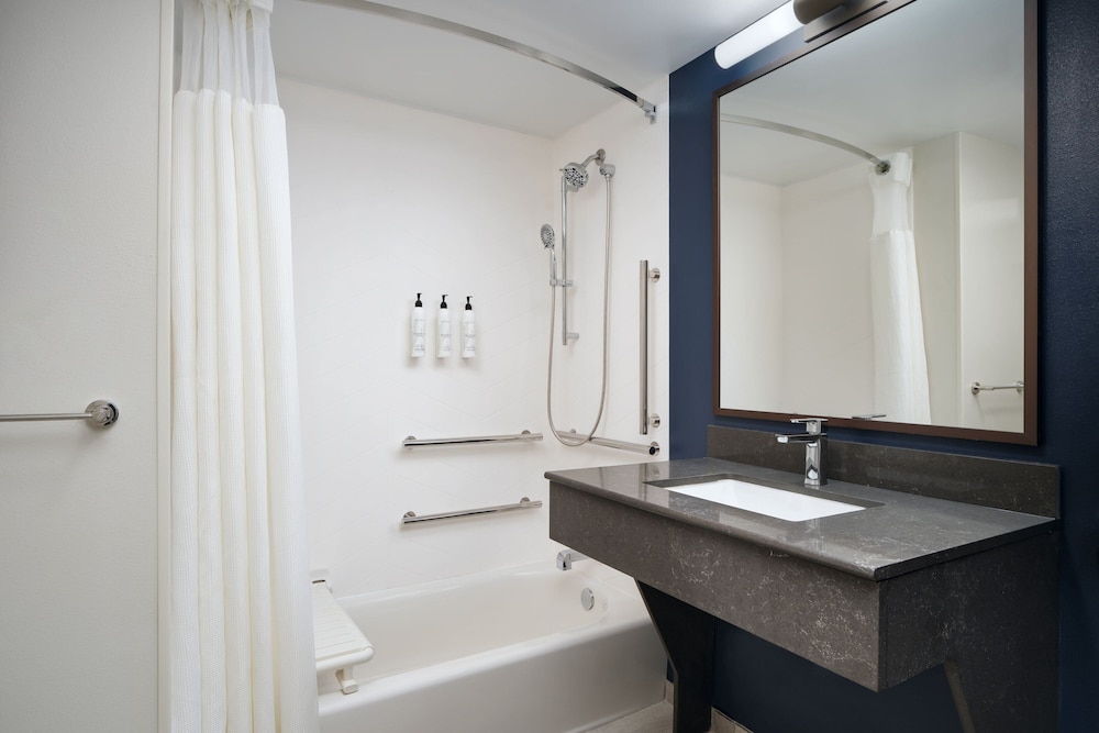 Room, 1 King Bed (Hearing Accessible) - Photo 7