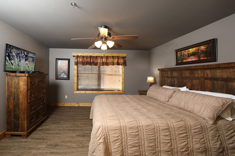 House, Multiple Beds, Hot Tub