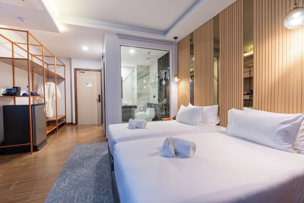 Premium Deluxe Twin Room - Photo 10