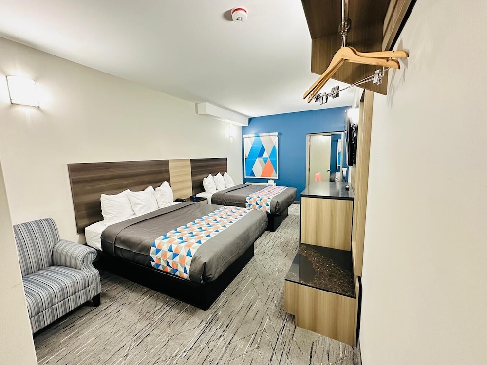 Superior Room 3 Queen Bed photo 1