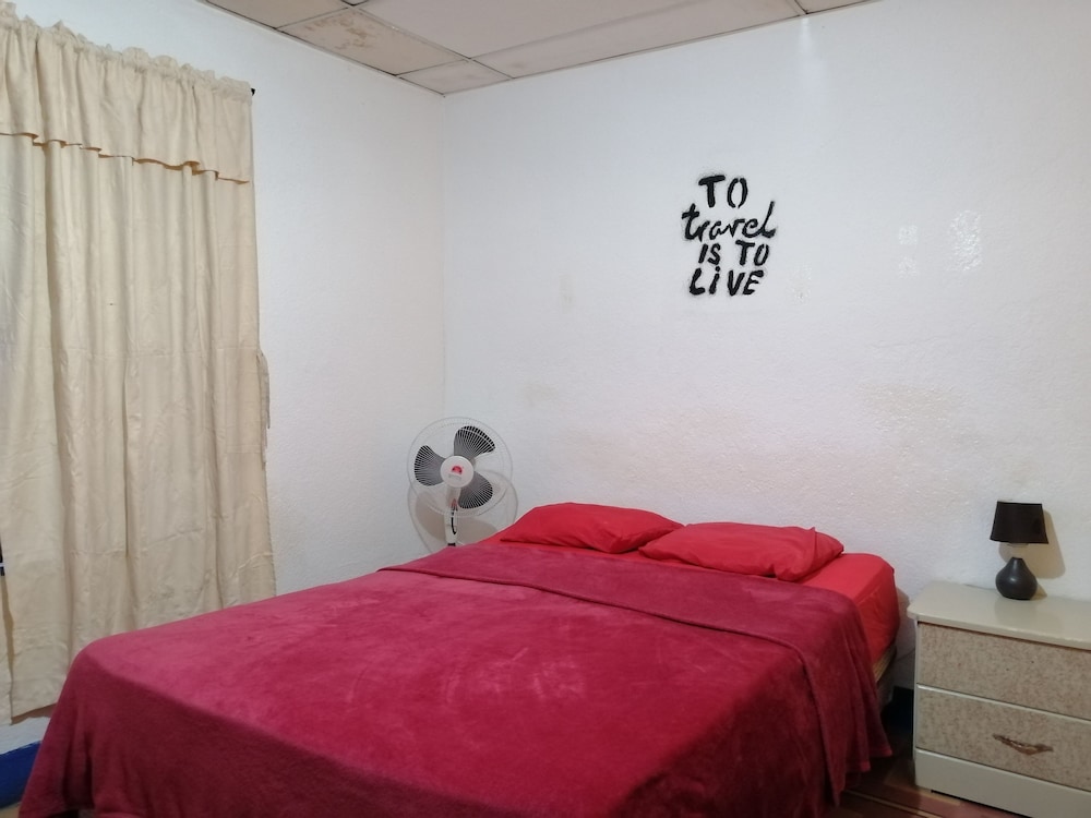 Basic Double Room, 1 Double Bed, Non Smoking, Shared Bathroom photo 3