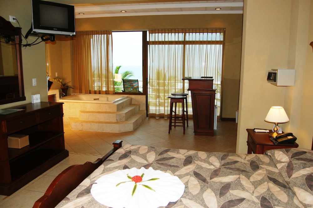 Deluxe Suite - Photo 1