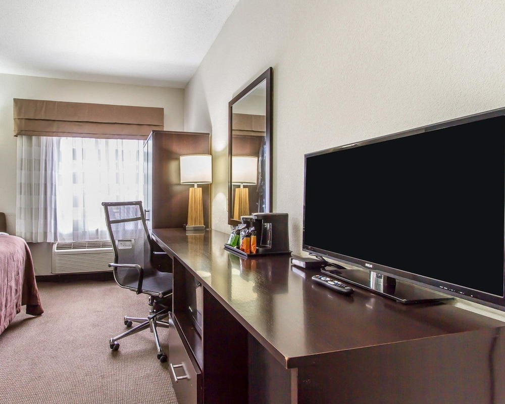 2 Double Beds, Suite, Nonsmoking - Photo 4