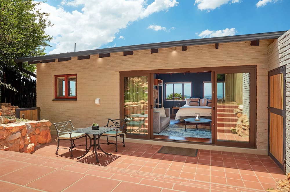 Panoramic Double or Twin Room, City View, Mountainside photo 2