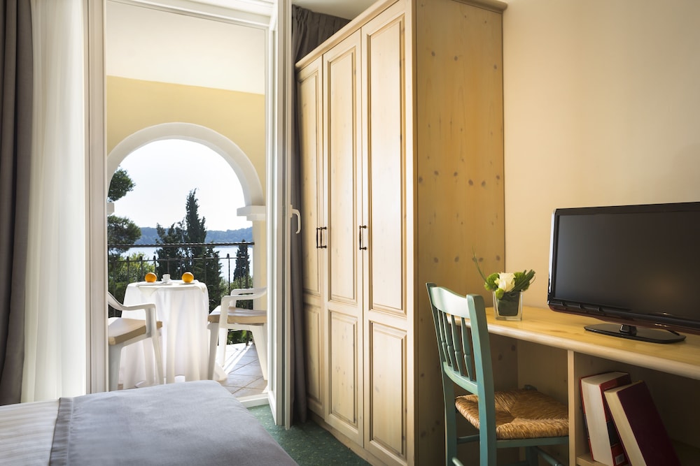 Executive Suite - Photo 4