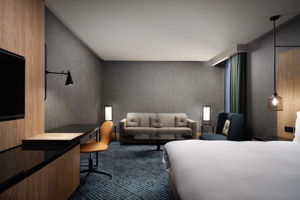 Junior Suite, 1 King Bed - Lounge Access