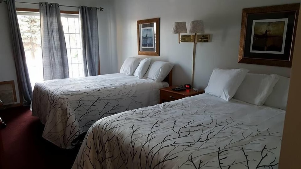 Classic Room, 2 Queen Beds, Patio