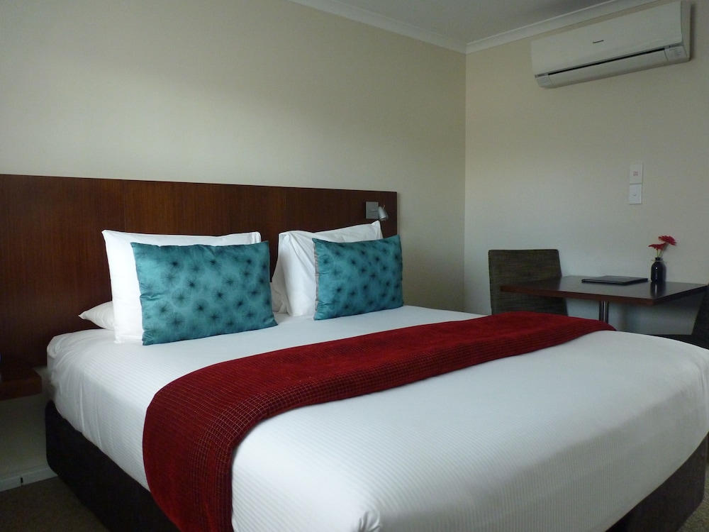 Executive Suite, 1 Bedroom, Non Smoking, Kitchen photo 3