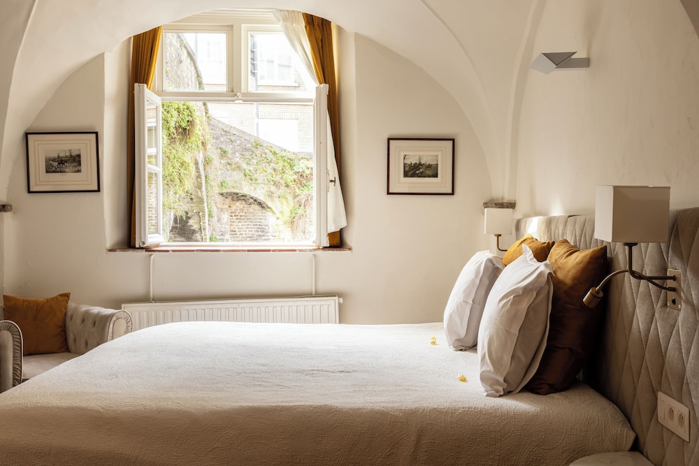 Deluxe Double Room, Canal View - Photo 13