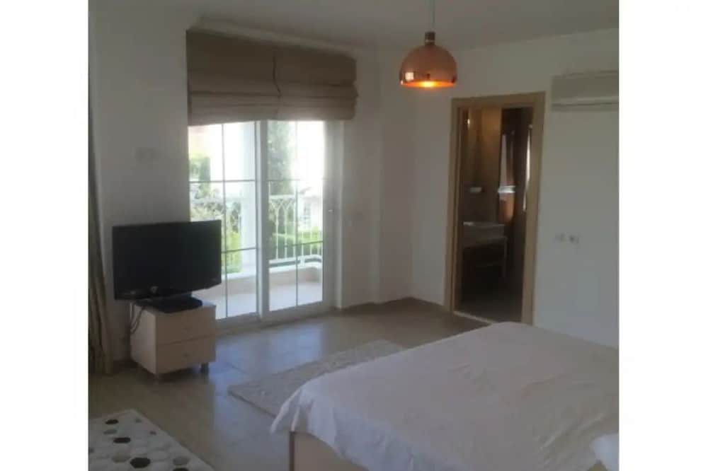 Villa photo 1