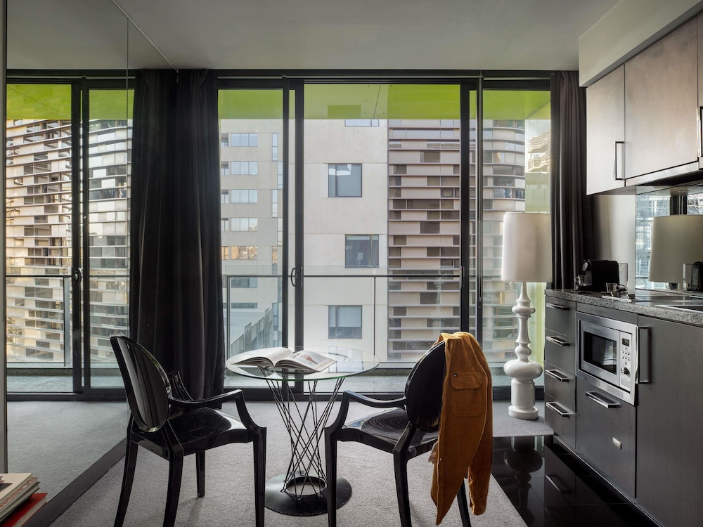Deluxe Studio, 2 Bedrooms - Photo 8