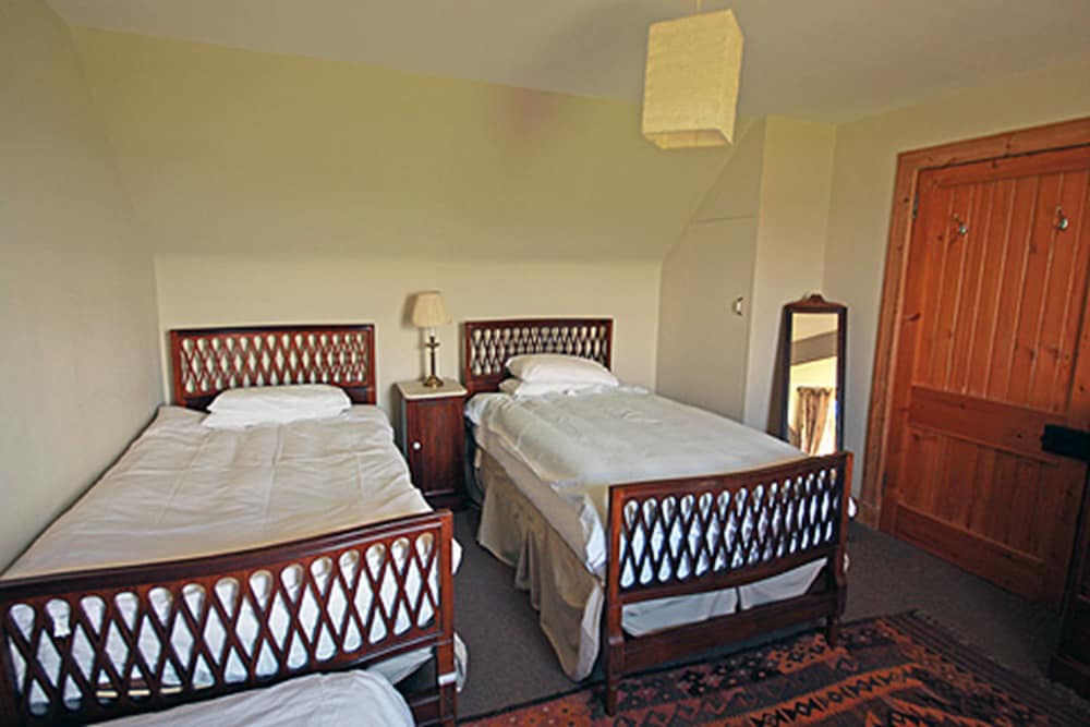 Twin Room, Shared Bathroom photo 3