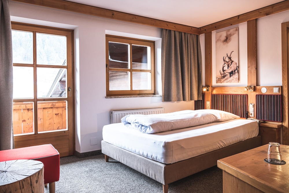Superior Single Room, Balcony, Mountain View