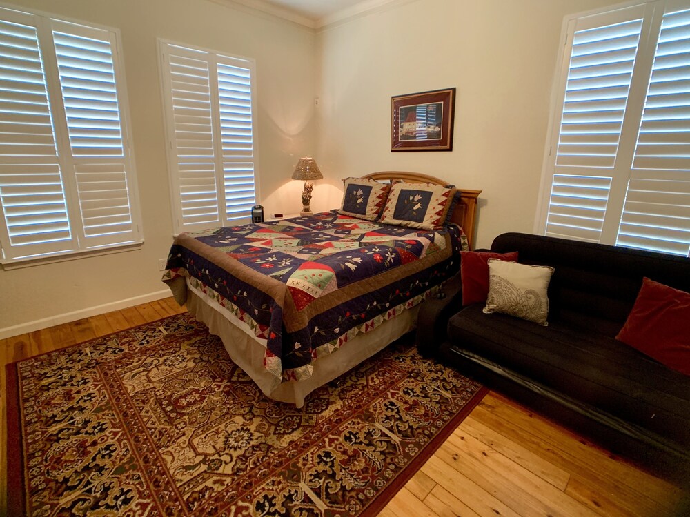 House, 2 Bedrooms photo 2