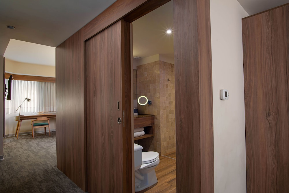 Junior Suite, 1 King Bed, City View - Photo 3