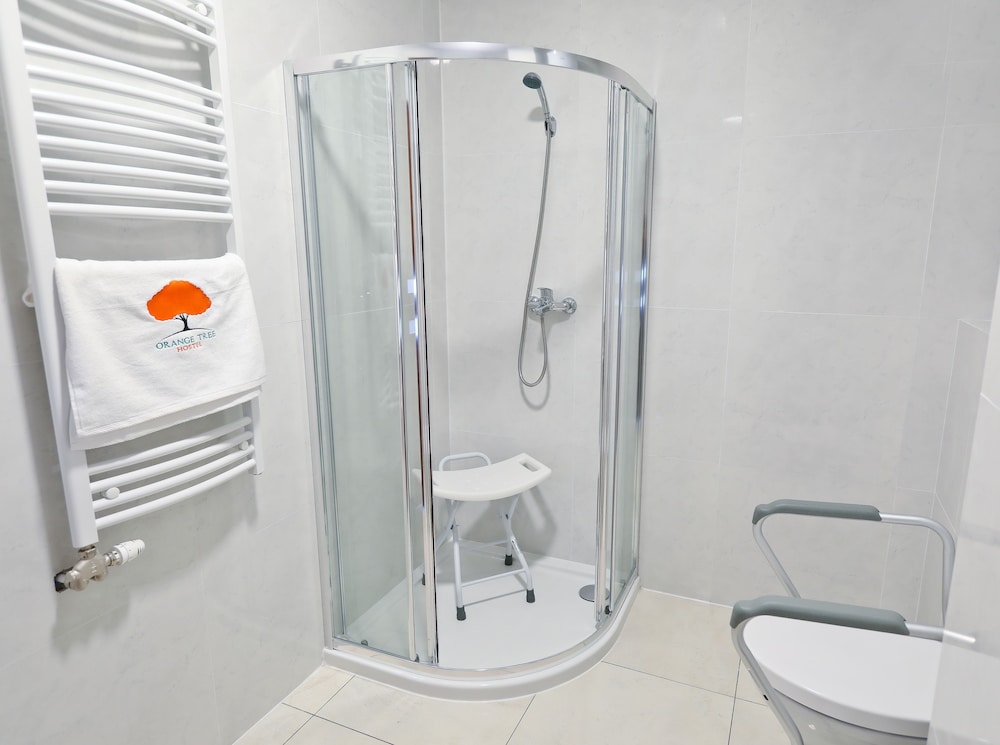 Family Room (Shower) - Photo 3