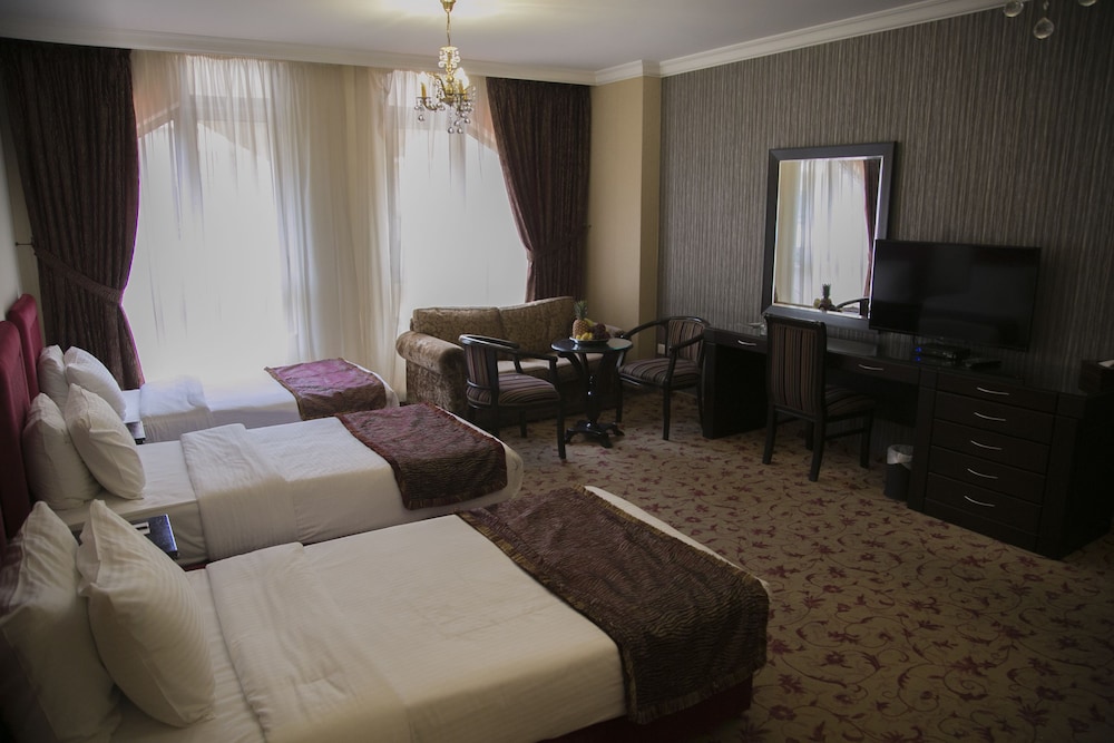 Family CORNER Suite photo 3