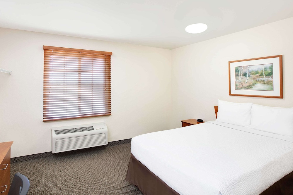 Standard Room, 1 Double Bed, Accessible, Non Smoking (Roll-in Shower) photo 1