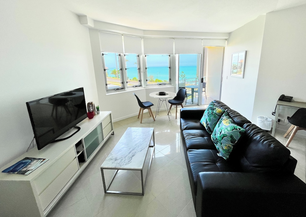 1 Bedroom Apartment with Bath, Water Views