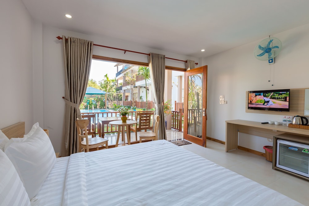 Standard Double Room, Pool View