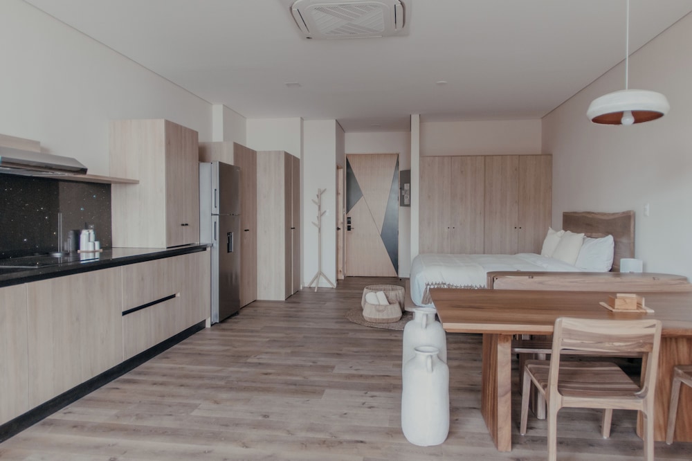 Luxury Studio Suite, Beach View photo 3