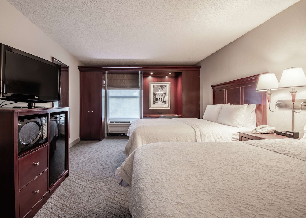Standard Room, 2 Queen Beds - Photo 1