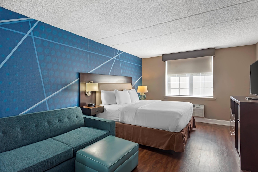 Room, 1 King Bed, Non Smoking - Photo 1