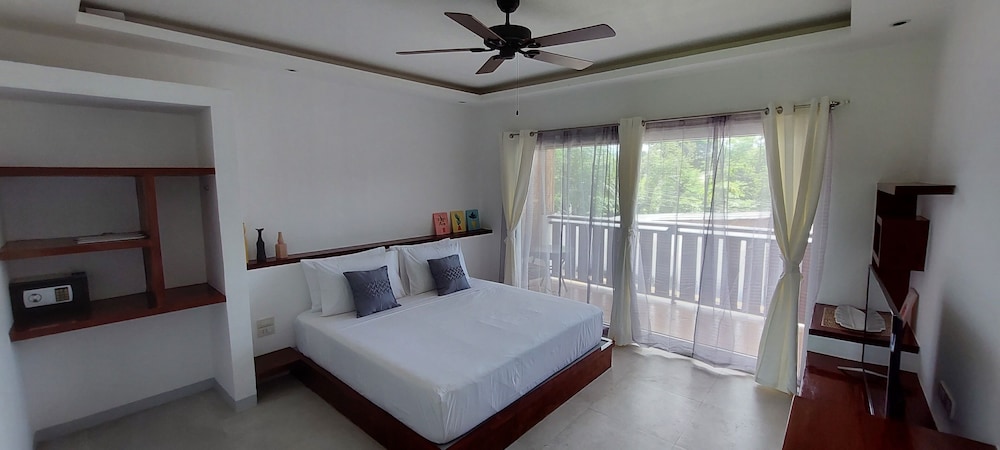 Deluxe Room - Photo 1