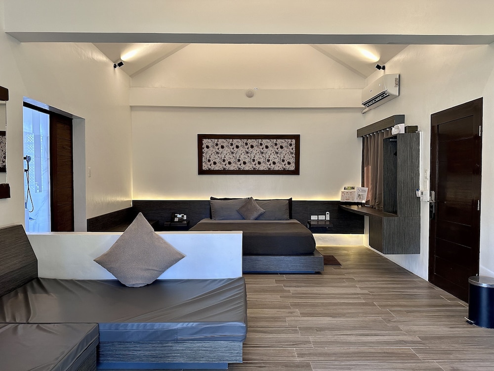 Premier Villa, 1 Bedroom, Pool Access, Garden View photo 3