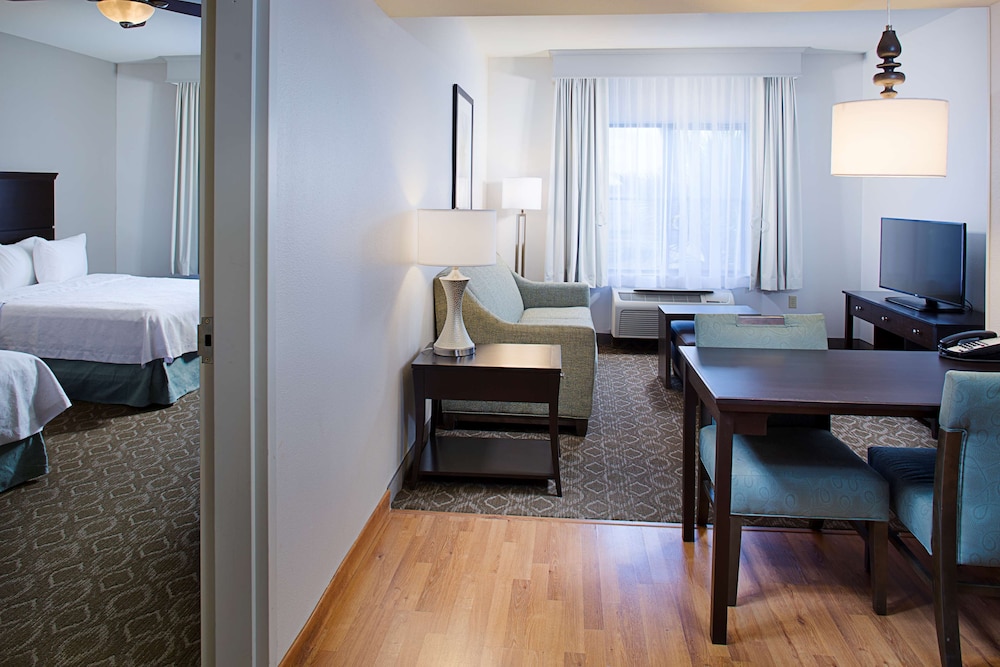 2 Bedroom Suite, 1 King and 2 Queen photo 3