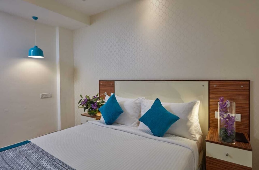 Deluxe Room (King Bed) - Photo 4