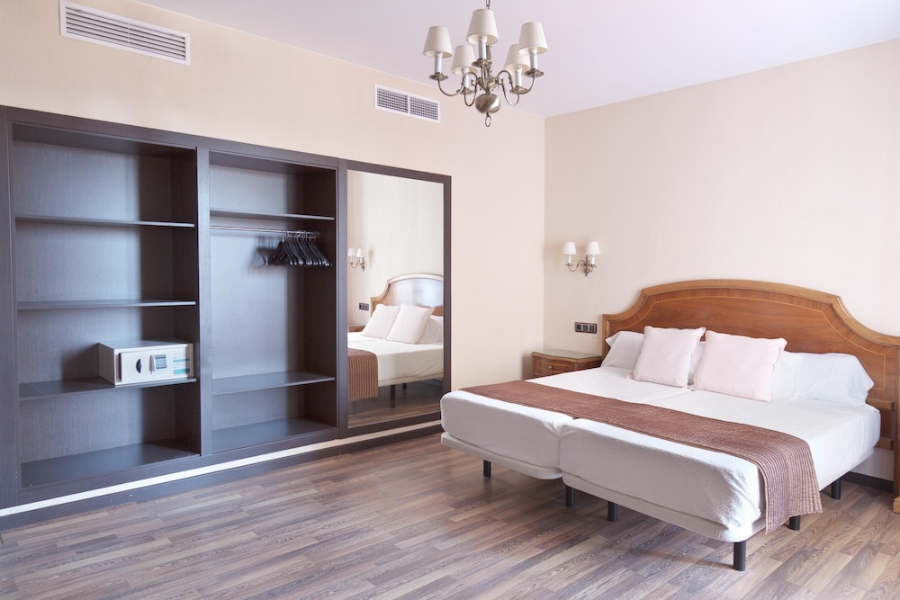 Royal Suite, 2 Bedrooms, Jetted Tub, Sea View photo 2