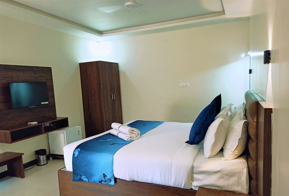 Premier Room with Sit out - Photo 7