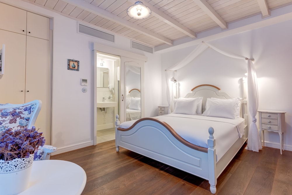 Superior Double Room, Partial Sea View