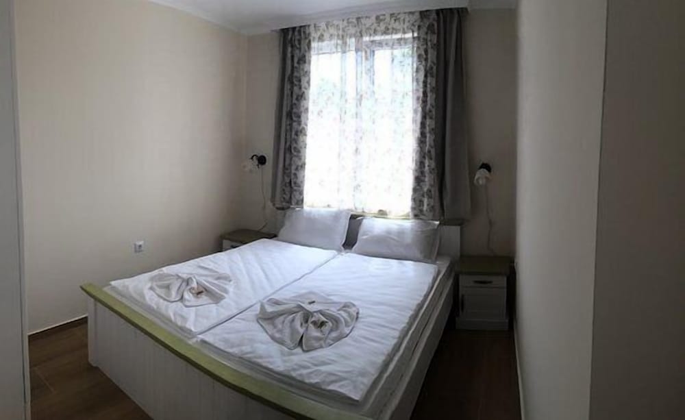 Apartment, 1 Bedroom, Pool View photo 2