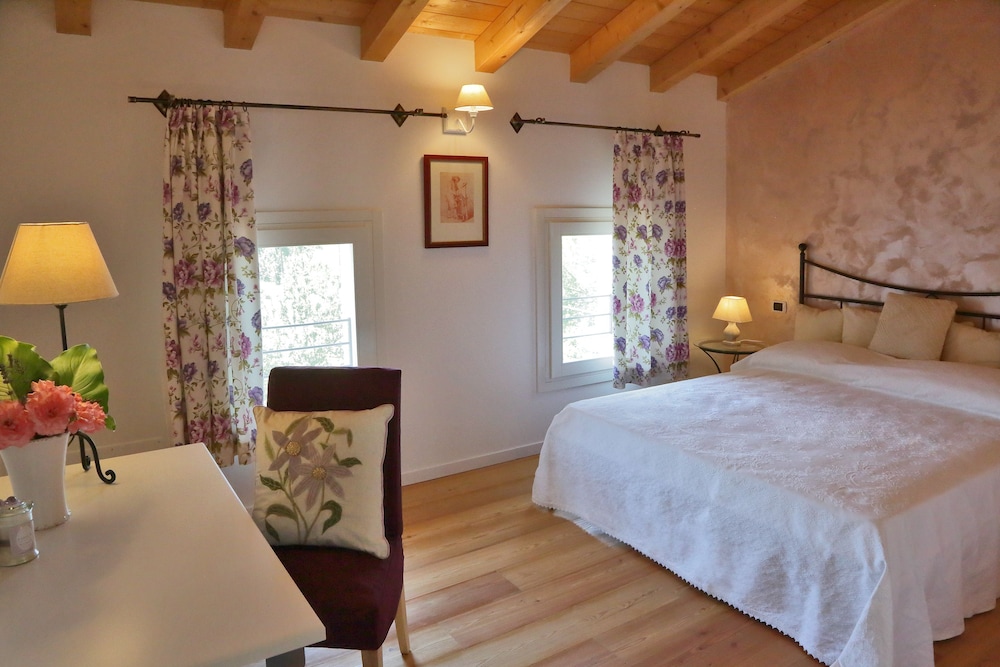 Double Room (Second Floor) photo 1