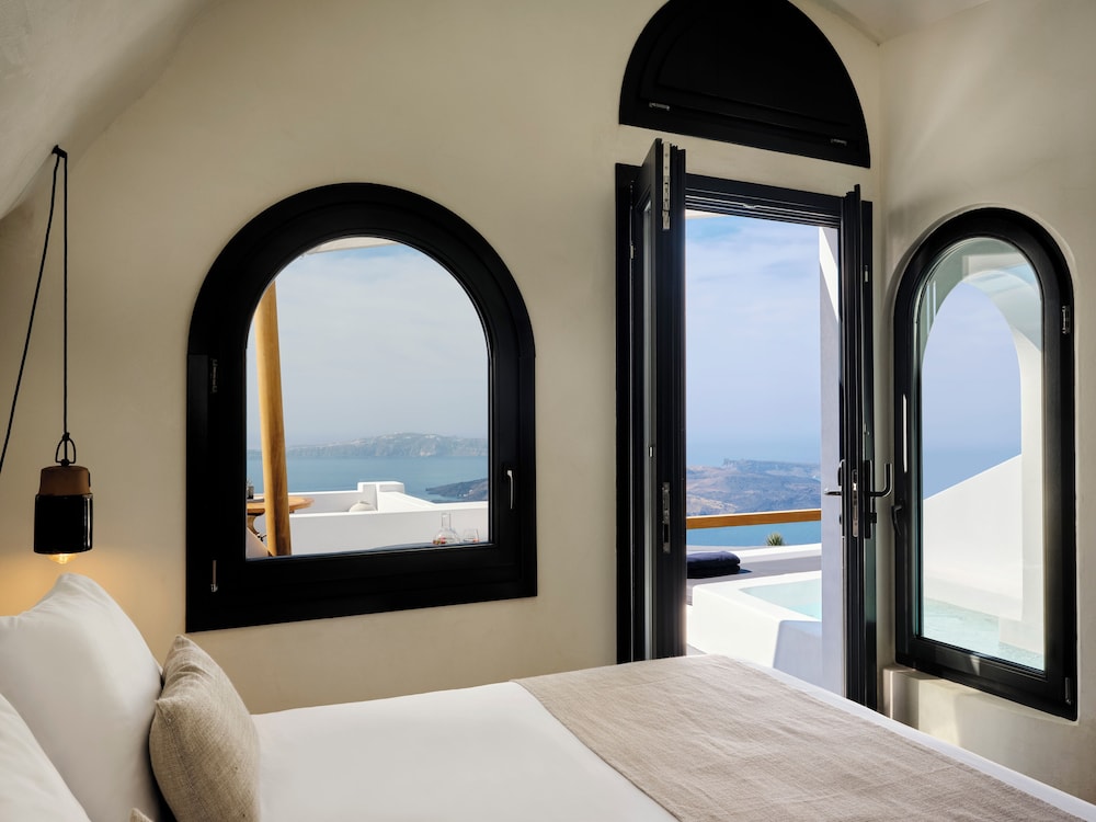 Rocca Cave with Caldera View & Outdoor Hot Tub - Photo 4