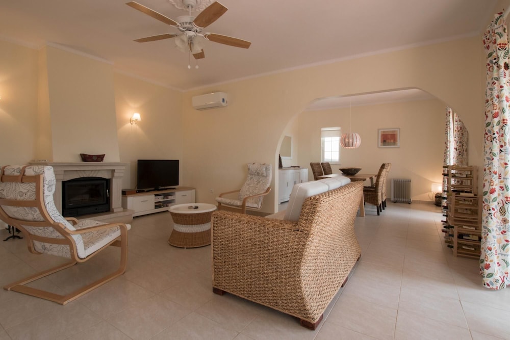 Villa photo 3