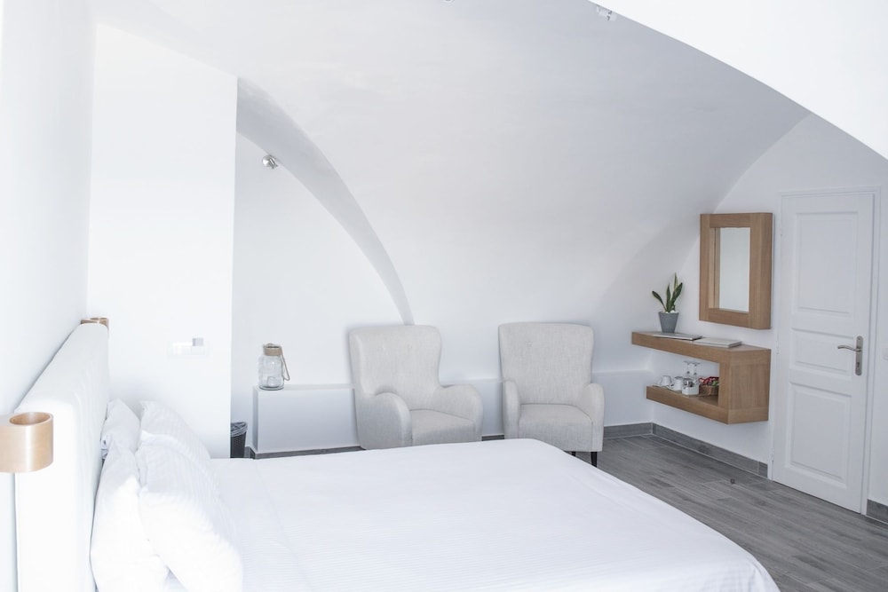 Honeymoon Studio Suite, Sea View
