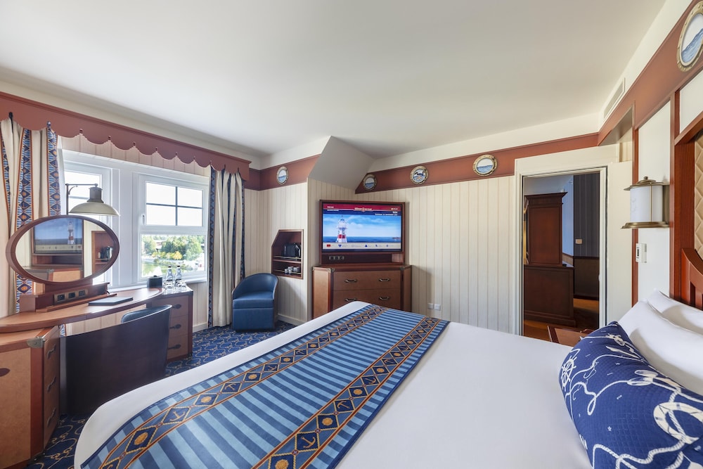 Compass Club Room - Lake View
