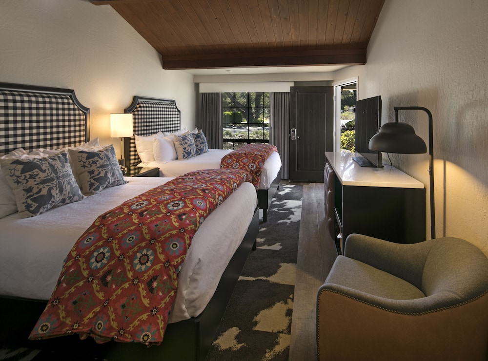 Room, 2 Queen Beds, Courtyard View photo 1