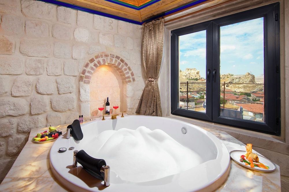 Signature Room, Terrace, City View - Photo 6