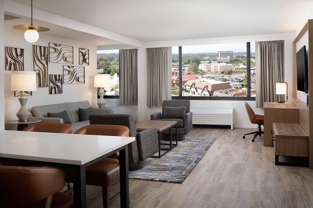 Club Suite, 1 Bedroom - Photo 5