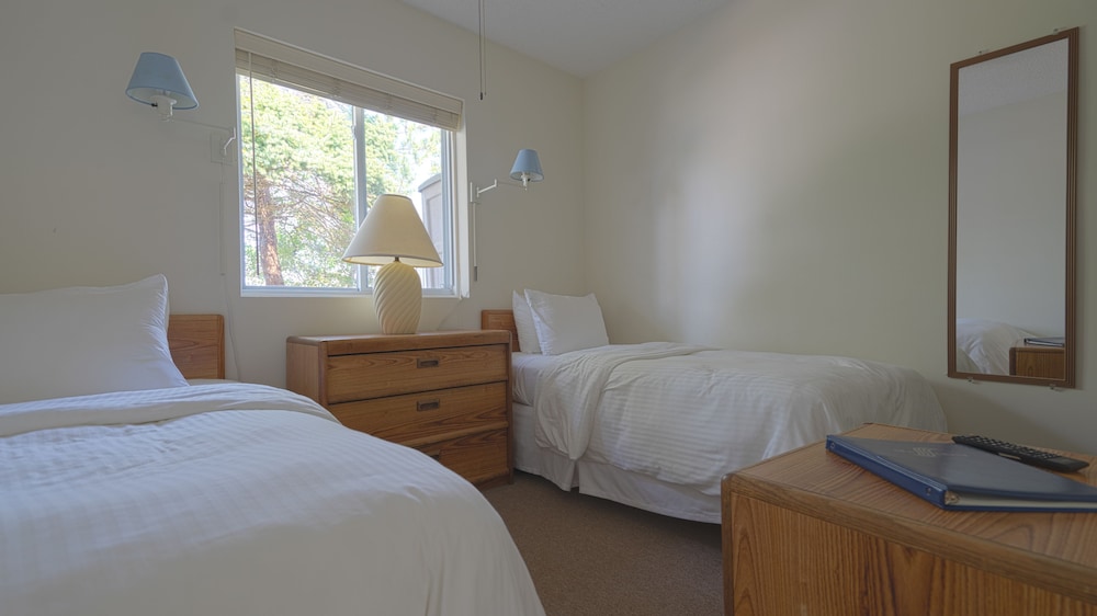 Lower Two Bedroom Poolside Corner