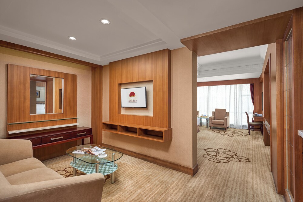 Affordable Luxury Twin Beds Suit - Photo 5