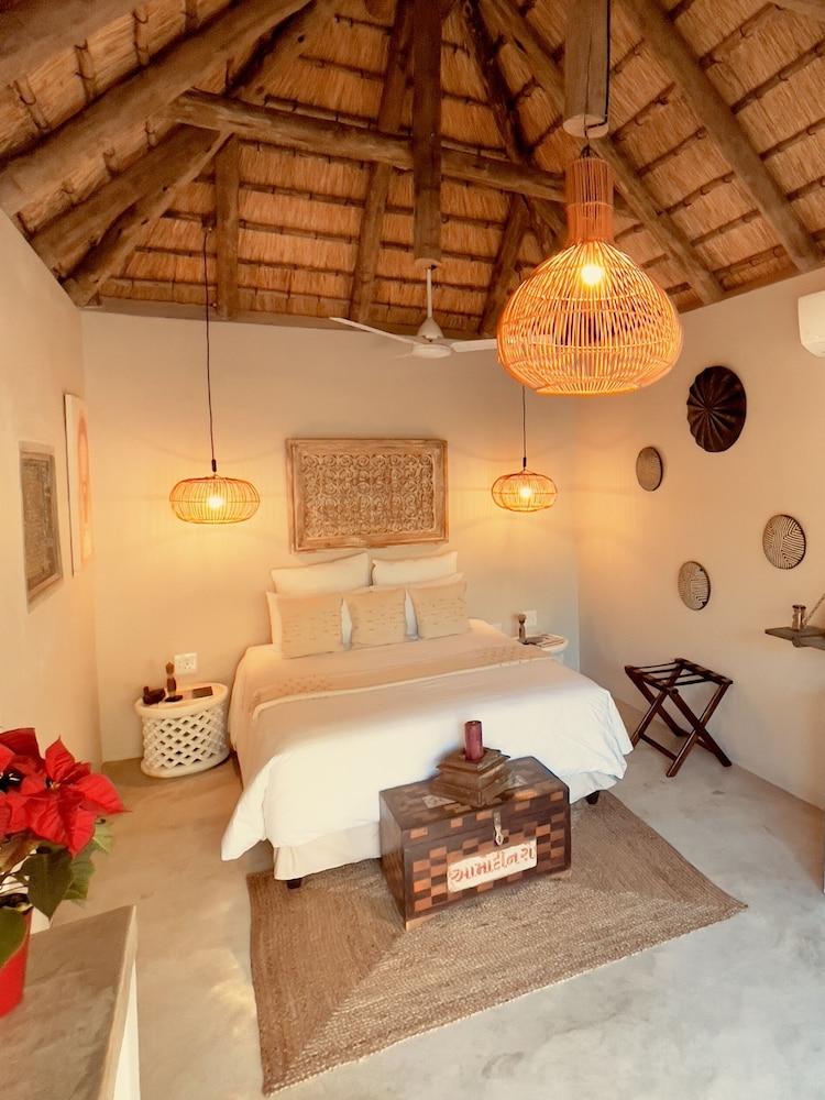 Luxury Baobab Tree Cottage (1)